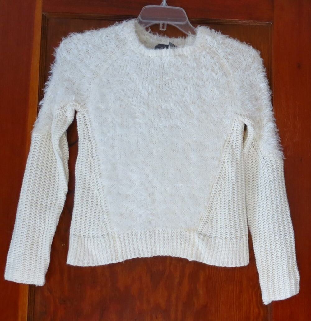Quinn Eyelash Knit Sweater Size S Women Fuzzy Soft White Warm Winter Crop Top